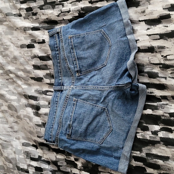 Old Navy Boyfriend shorts EUC - Picture 4 of 4